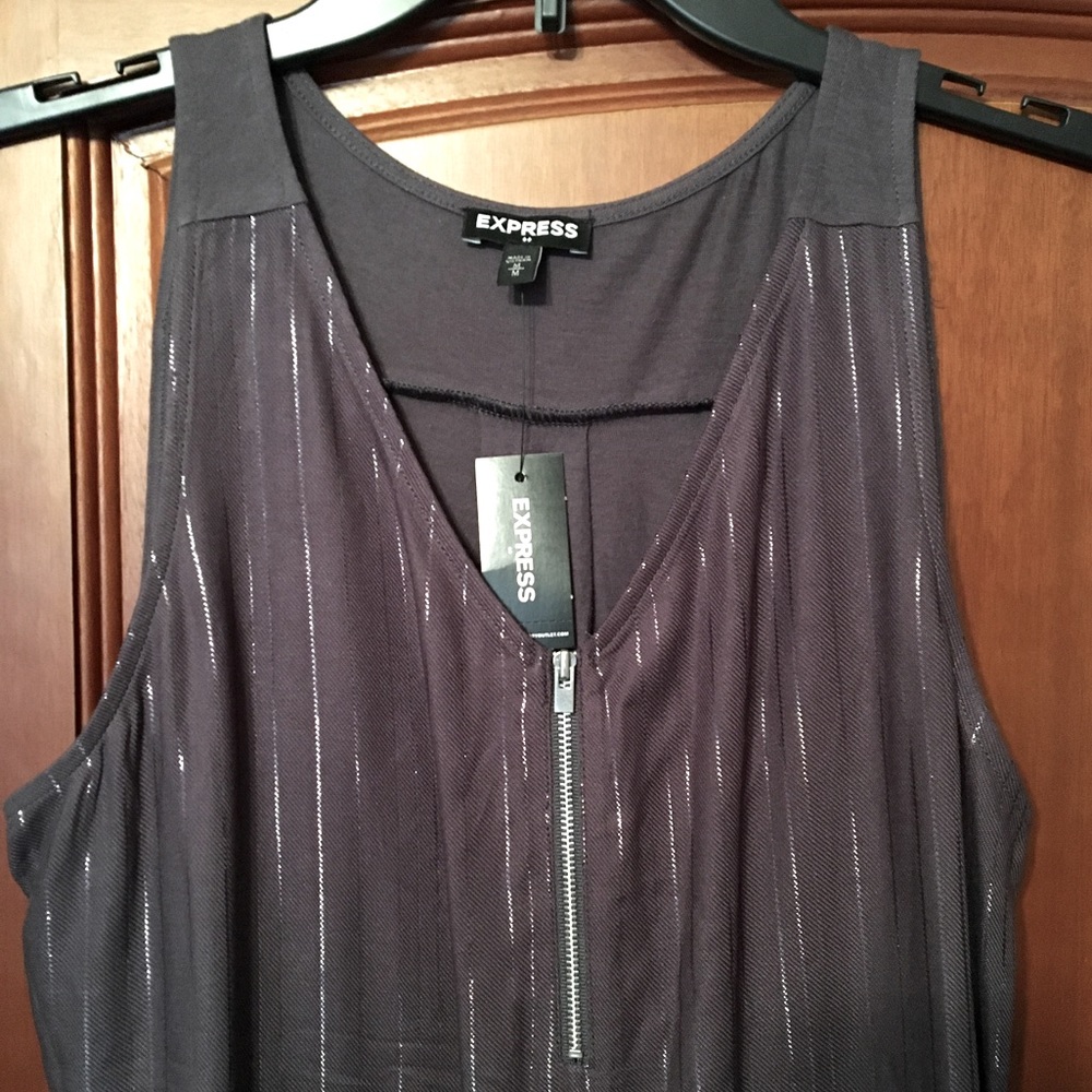 NWT Express Tank w/zipper detail